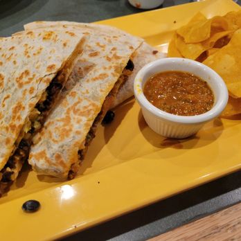 Guanaquitas 2 - Gizelle's Quesadilla Lunch Special - Salvadoran Near Me - Cleveland, Ohio
