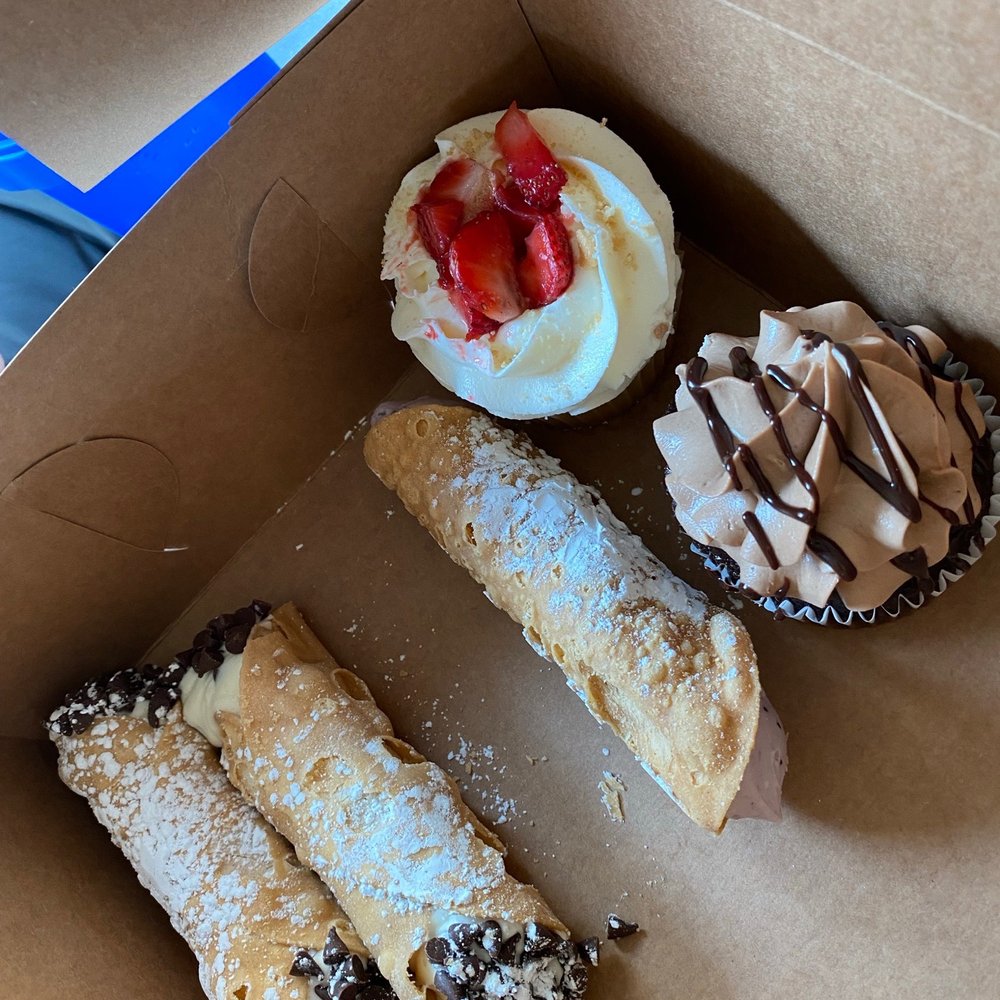 Mo's Bakery - Original and blueberry cannolis strawberry shortcake and chocolate cupcakes - Bakeries Near Me - Valley Springs, California Mo's Bakery - Original and blueberry cannolis strawberry shortcake and chocolate cupcakes - Bakeries Near Me - Valley Springs, California