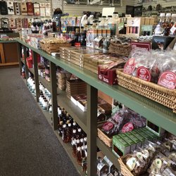 Quechee Gorge Gifts & Sportswear