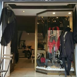 Devil & Saint - Auch hier ein wenig "Weihnachtsdeko" im Schaufenster.