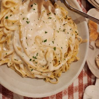 Buca di Beppo Italian Restaurant - fettuccine alfredo - Italian Near Me - Lombard, Illinois Buca di Beppo Italian Restaurant - fettuccine alfredo - Italian Near Me - Lombard, Illinois