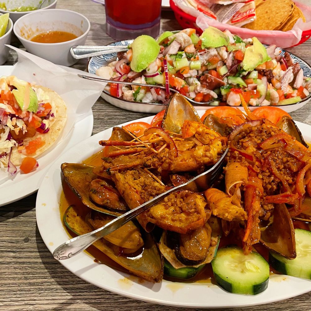 Las Islas Marias Gresham - Mejillones and Langostinos plate - Seafood Near Me - Portland, Oregon Las Islas Marias Gresham - Mejillones and Langostinos plate - Seafood Near Me - Portland, Oregon