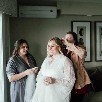 Fox & Jane Salon - Nicole doing my hair on my wedding day - Hair Salons Near Me - Brooklyn, New York Fox & Jane Salon - Nicole doing my hair on my wedding day - Hair Salons Near Me - Brooklyn, New York