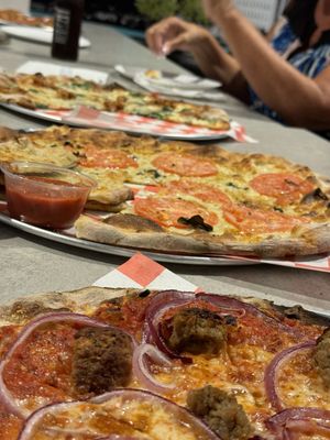 Ozzy's Apizza by null