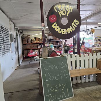 Jacobs Family Orchard - Donuts Near Me - Mount Summit, Indiana Jacobs Family Orchard - Donuts Near Me - Mount Summit, Indiana