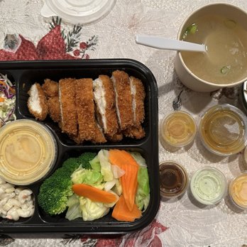 Secret Sauce - Chicken katsu with veggies, house salad, mac salad, and pear sauce. - Japanese Curry Near Me - Upland, California Secret Sauce - Chicken katsu with veggies, house salad, mac salad, and pear sauce. - Japanese Curry Near Me - Upland, California