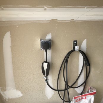 Smart Charge America - Outlet and Mount - Electricians Near Me - Austin, Texas Smart Charge America - Outlet and Mount - Electricians Near Me - Austin, Texas