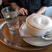 Foto zu Barcomi's - Berlin, Deutschland. Cappuccino