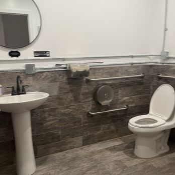 The Connect Bar - Crispy clean bathrooms (2) - Lounges Near Me - Jamica, New York