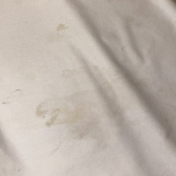 Quality Inn & Suites - Filthy, dirty fitted sheet. They brought us sheets so we could remake the bed. Don't stay at this place. - Hotels Near Me - Hannibal, Missouri