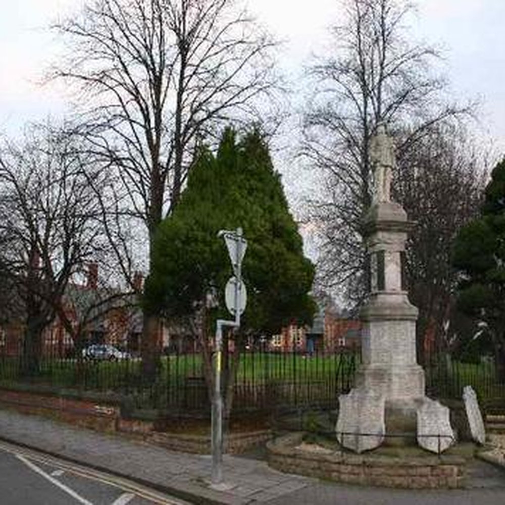 Louth - Louth war memorial - Hotels & Travel Near Me