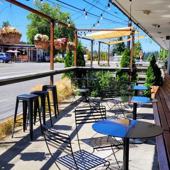 Drumlin - Outdoor seating. Glad buttcrack guy moved on, lol (7/12/25) - Cafes Near Me - Shoreline, Washington Drumlin - Outdoor seating. Glad buttcrack guy moved on, lol (7/12/25) - Cafes Near Me - Shoreline, Washington