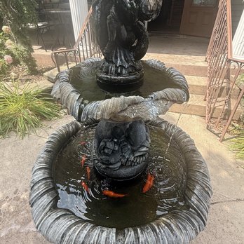 Great Eggs - Lovely fountain outside - Breakfast & Brunch Near Me - Lake Geneva, Wisconsin