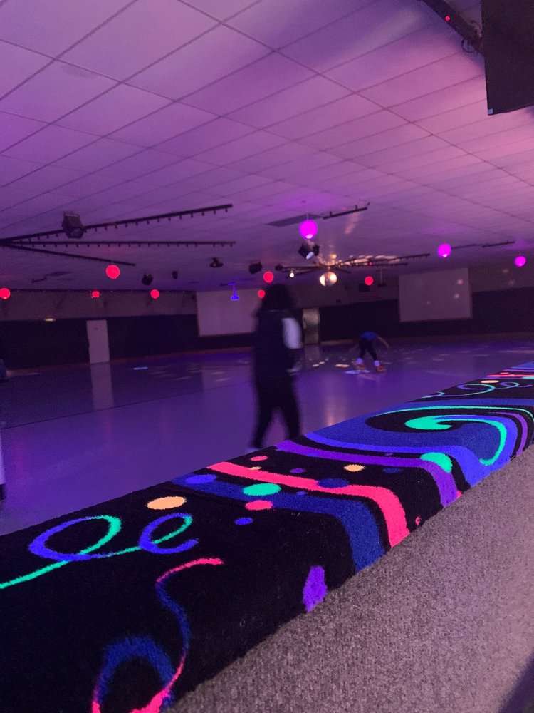 HIGH ROLLER SKATING CENTER Updated June 2024 3624 East Ave S, La Crosse, Wisconsin Skating