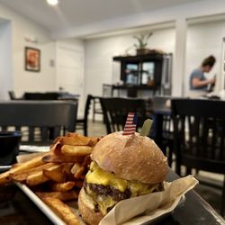 Down Island Gulf Seafood Restaurant - Drive trough burger