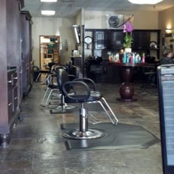 R Lindo Salon - Inside the salon