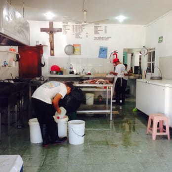 El Camello Jr. - At 5pm on a weekday we were seated directly in front of the fish prepping room, which closed up around 6pm. - Mexican Near Me - Tulum, ROO El Camello Jr. - At 5pm on a weekday we were seated directly in front of the fish prepping room, which closed up around 6pm. - Mexican Near Me - Tulum, ROO