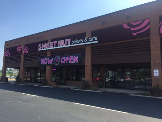Sweet Hut Bakery & Cafe by null