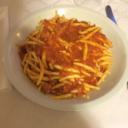 Ristorante Emilio di Polverini Marcello - Strozzapreti al sugo con salame piccante