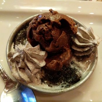 BJ's Restaurant & Brewhouse - Cookies and cream Pizookie - New American Near Me - Vienna, Virginia