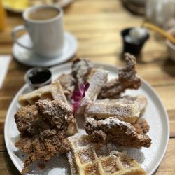 A Huevo Cafe - Chicken and waffles