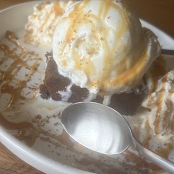 Liberty Tavern Polaris - Guinness brownie - American Near Me - Columbus, Ohio