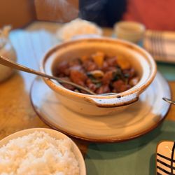 Yen's Cafe - CK20. Traditional 3 Cup Chicken with Basil Sauce