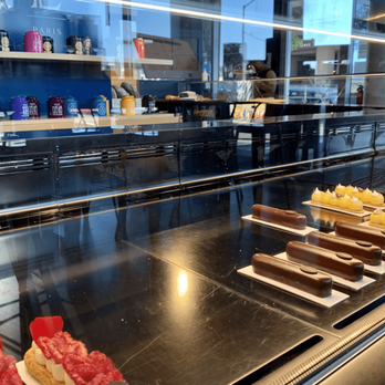 L'Experience Paris - Bellevue - Pastry Case (2) - Bakeries Near Me - Bellevue, Washington