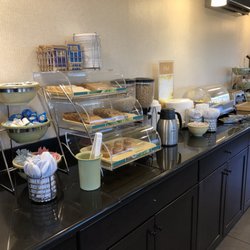 Quality Inn Cairo I-57 - Breakfast bar - pretty great for such an inexpensive place.