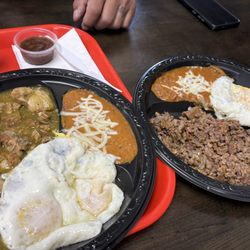 La Unica - Chili verde & carne asada breakfast plates