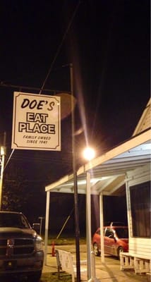 Doe's Eat Place by null