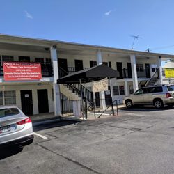 Mr Dan's Barber Shop - Parking Lot