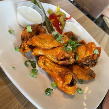 The Break - Wings 10/10 - Sports Bars Near Me - Pismo Beach, California