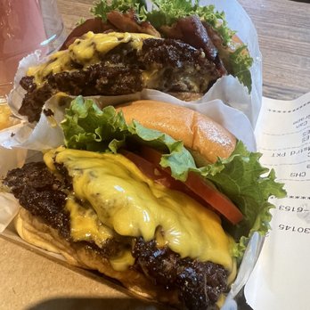 Shake Shack Perimeter Mall - Bacon Cheeseburger and ShackBurger - Burgers Near Me - Atlanta, Georgia Shake Shack Perimeter Mall - Bacon Cheeseburger and ShackBurger - Burgers Near Me - Atlanta, Georgia