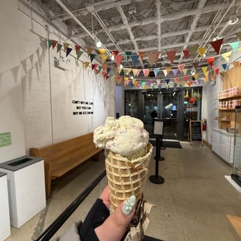 Jeni's Splendid Ice Creams - Ice Cream & Frozen Yogurt Near Me - Chicago, Illinois