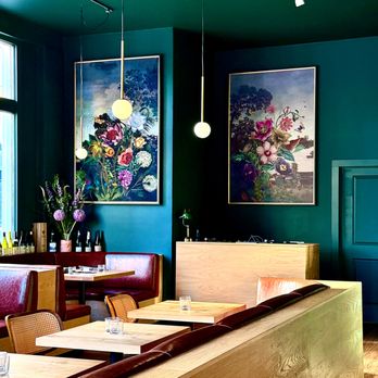 Fancy Baby - interior - Champagne Bars Near Me - Portland, Oregon