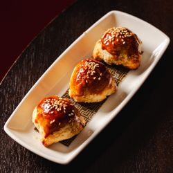 Hakkasan Mayfair - Black pepper venison puff