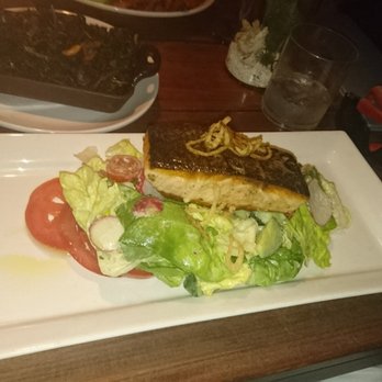 The Pearl Hotel - Salmon salad - San Diego, CA
