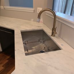 only 1 beautifully aligned seam in this gorgeous countertop