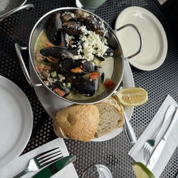 1285 Restobar - Mussels (even comes with Italian sausage)! - Italian Near Me - Florence, Oregon