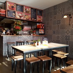 El Churro Cafe - Spanish Doughnuts - Front seating area