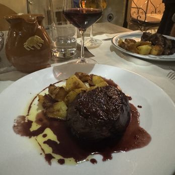 Osteria del Cinghiale Bianco - Filet with Chianti sauce - Tuscan Near Me - Florence, FI