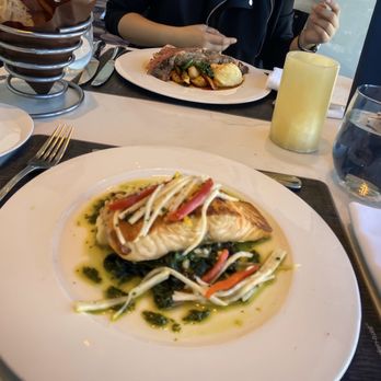 360 Restaurant - Seared Salmon Fillet - Canadian (New) Near Me - Toronto, Ontario