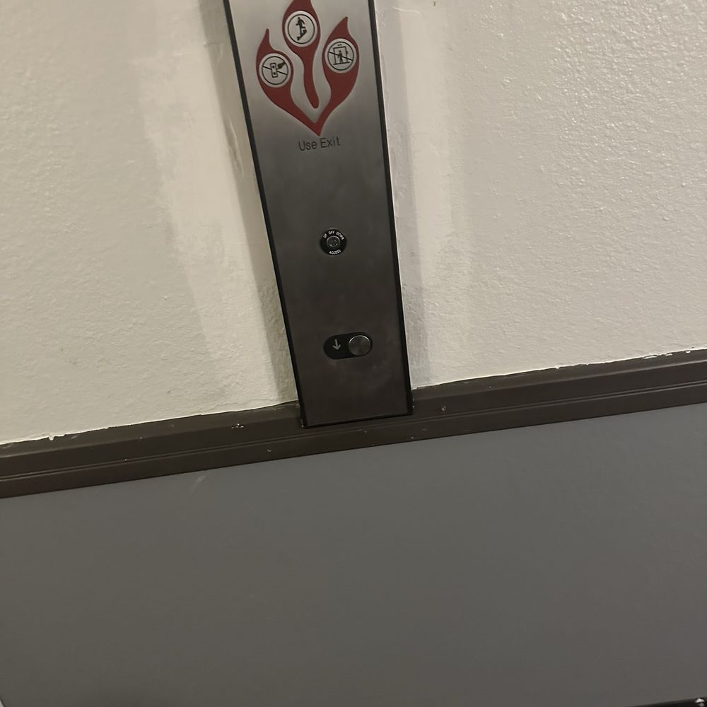 The elevator buttons do not light up The elevator buttons do not light up
