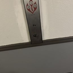 The elevator buttons do not light up The elevator buttons do not light up
