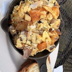 Breakfast skillet with butternut squash and apple