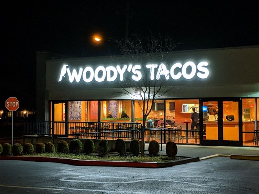 Woody's Tacos by null