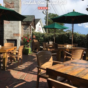 Roadside Bar and Grill - Outdoor seating - Seafood Near Me - Kitty Hawk, North Carolina