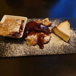 Ufer - Nachtisch mit Kirschcrumble, Pflaumen mit Kaiserschmarrn und Cheesecake