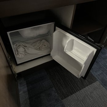 Hampton Inn Oklahoma City/Edmond - Refrigerator - Hotels Near Me - Edmond, Oklahoma Hampton Inn Oklahoma City/Edmond - Refrigerator - Hotels Near Me - Edmond, Oklahoma